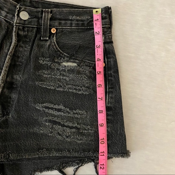 Vintage | Levi’s | Denim Shorts — Size 25/26 - Picture 11 of 12